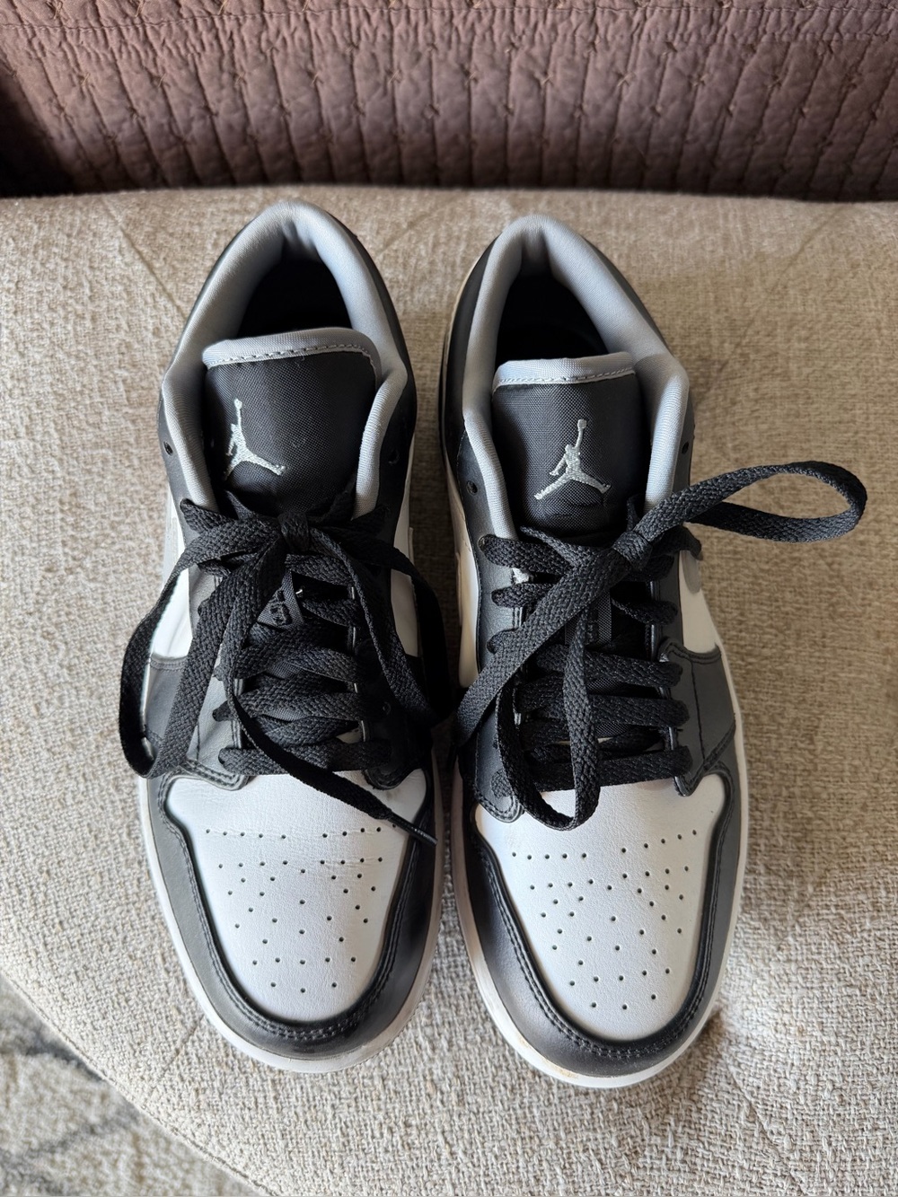 Jordan Men's Low-Top Sneakers in White and Black - sz. 8